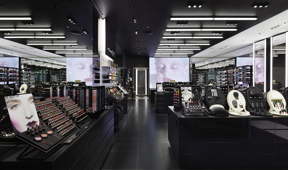 Mac Cosmetics - The shops .