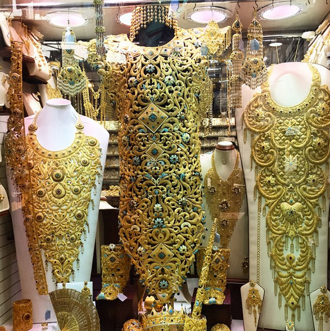 Real gold shopping in Dubai. Would you date a woman who was dressed like  this??? : r/Gold